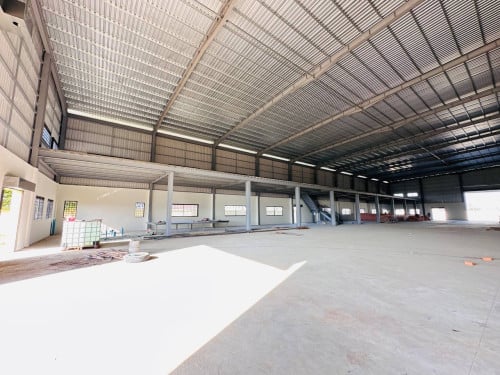 ឃ្លាំងជួលនៅលើផ្លូវរដ្ធជិតផ្លូវកប់ស្រូវ  សំរាប់ស្តុកអីវ៉ាន បើកសិប្បកម្ម រោងចក្រ