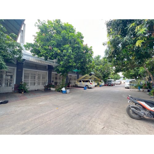 ផ្ទះលក់ ទីតាំងក្នុងបុរីពិភពថ្មី ចំការដូង១