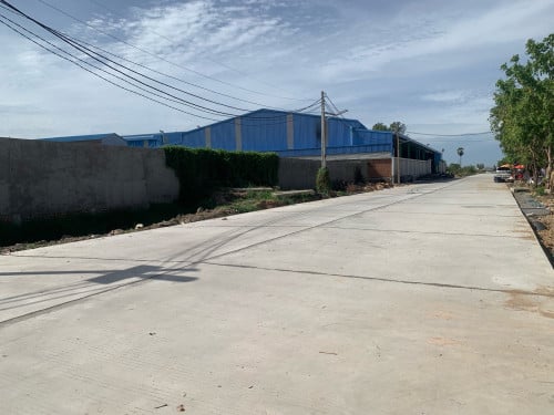 ដីលក់ផ្លូវមុខក្រោយ ឃ្មួញ