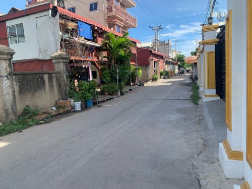 ដីលក់នៅភ្នំពេញថ្មី ជិតផ្សារទំនើប ជីព ម៉ុង