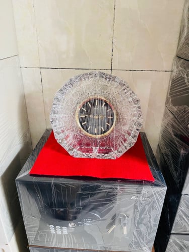 នាឡិការលើតុ