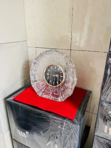 នាឡិការលើតុ