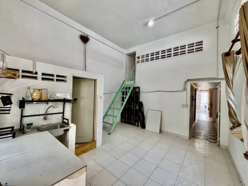 ផ្ទះល្វែង សំរាប់ជួល ជាន់ទី ២ (ជិតផ្សារអូរឡាំពិក)