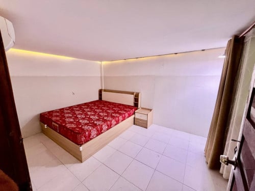 ផ្ទះល្វែង សំរាប់ជួល ជាន់ទី ២ (ជិតផ្សារអូរឡាំពិក)