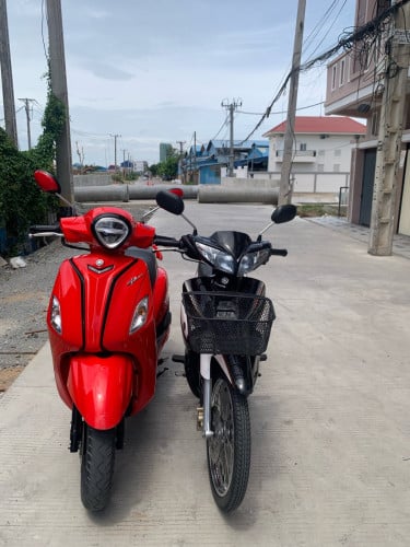 ម៉ូតូលក់ទាំងពីរ ម៉ាស៊ីននៅសំណុំទាំងអស់មិនទាន់រួសរើ