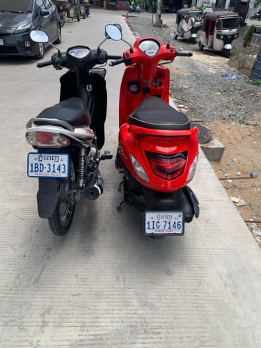 ម៉ូតូលក់ទាំងពីរ ម៉ាស៊ីននៅសំណុំទាំងអស់មិនទាន់រួសរើ