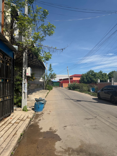 ផ្ទះលក់ក្រោមទីផ្សារ