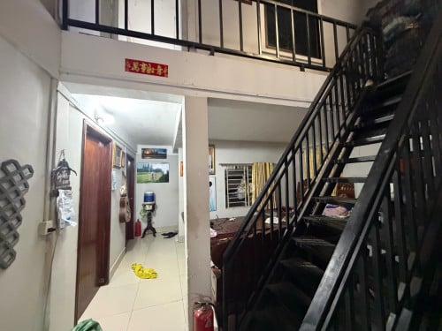 ផ្ទះលក់ក្រោមទីផ្សារ