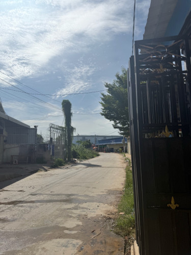 ផ្ទះលក់ក្រោមទីផ្សារ