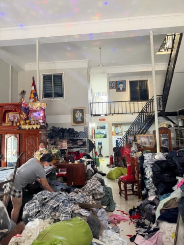 ផ្ទះលក់ក្រោមទីផ្សារ