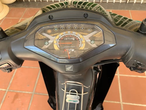 លក់សង់ 025 តម្លៃ 1850$ មានកាតគ្រី