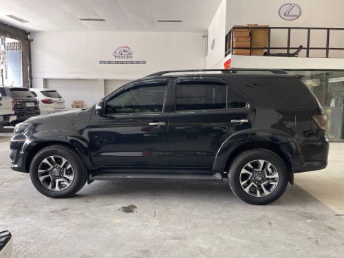 សាណុំដើម100% Toyota Fortuner 2013 អត់បាញ់ ខ្មៅក្រឹប