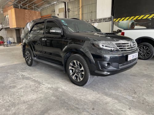 សាណុំដើម100% Toyota Fortuner 2013 អត់បាញ់ ខ្មៅក្រឹប