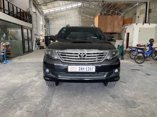 សាណុំដើម100% Toyota Fortuner 2013 អត់បាញ់ ខ្មៅក្រឹប