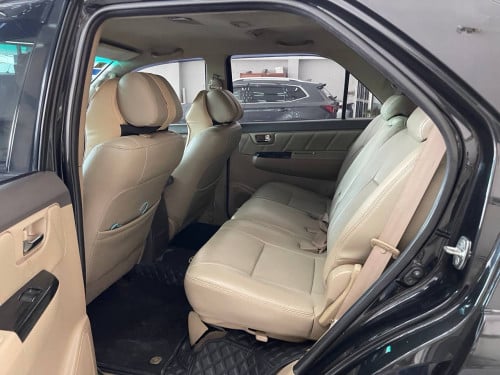 សាណុំដើម100% Toyota Fortuner 2013 អត់បាញ់ ខ្មៅក្រឹប