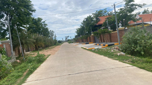 * ដីលក់ :12m x 41m លើផ្លូវរដ្ឋ 15m ស្ថិតនៅឃុំឈ្វាំង ស្រុកពញាឮ កណ្តាល (បឹងតាមោក ភ្នំរាប ភ្នំបាសិត