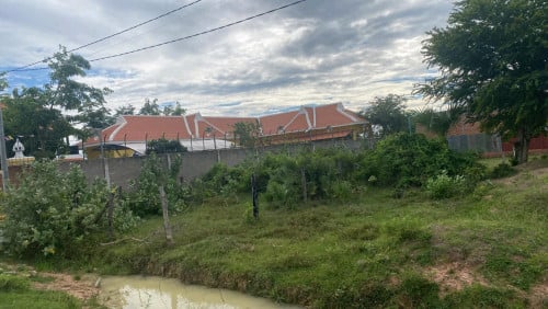 * ដីលក់ :12m x 41m លើផ្លូវរដ្ឋ 15m ស្ថិតនៅឃុំឈ្វាំង ស្រុកពញាឮ កណ្តាល (បឹងតាមោក ភ្នំរាប ភ្នំបាសិត