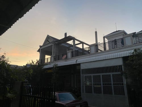 ផ្ទះលក់ទីតាំល្អនៅជិតផ្សារច្រាំងចំរេះ2 ចំងាយពីផ្សារ100m