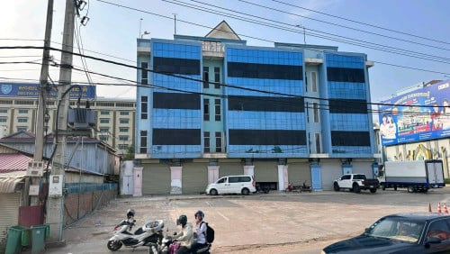 ផ្ទះជួល 5 ល្វែង ( មានជណ្តើរយន្តស្រាប់ និង សល់ទីធ្លាមុខផ្ទះ 22m)