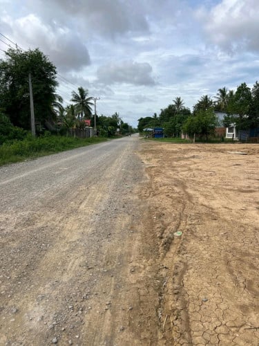 ដីជាប់ផ្លូវធំ ក្បាល 50m x 40m (ប្លង់រឹង)