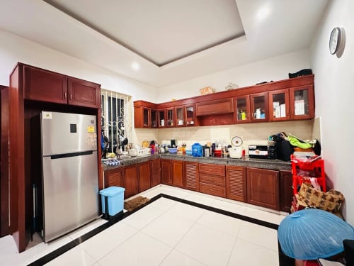 វីឡាភ្លោះលក់បន្ទាន់នៅបុរី វិមានភ្នំពេញផ្លូវ598