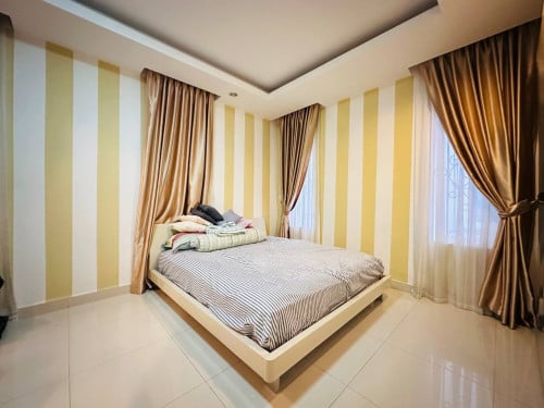 វីឡាភ្លោះលក់បន្ទាន់នៅបុរី វិមានភ្នំពេញផ្លូវ598
