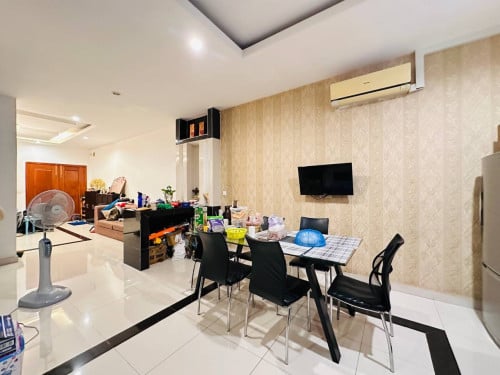វីឡាភ្លោះលក់បន្ទាន់នៅបុរី វិមានភ្នំពេញផ្លូវ598