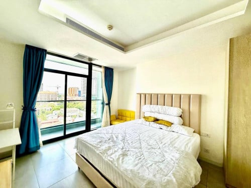 แแปแแแผแแแฝแแแธแแถแแ แแแแแแแถแแถแแ (Condo The penthouse)