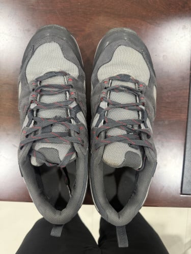 [English below] ស្បែកជើងឡើងភ្នំ Decathlon​ hiking boot នៅថ្មី 97%
