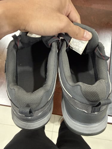 [English below] ស្បែកជើងឡើងភ្នំ Decathlon​ hiking boot នៅថ្មី 97%