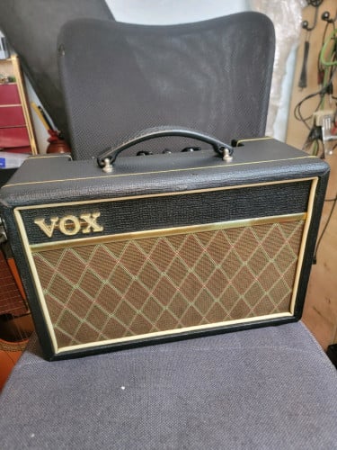 ធុងហ្គីតាមានគ្រប់ទំហំ.. Guitar amplifier