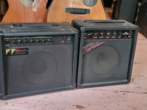 ធុងហ្គីតាមានគ្រប់ទំហំ.. Guitar amplifier