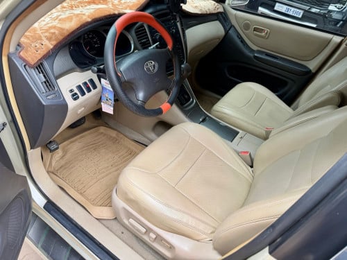 ឡានសំណុំស្អាត Highlander 2003 V6 ប៉ុង1 មីញ៉ែតMC