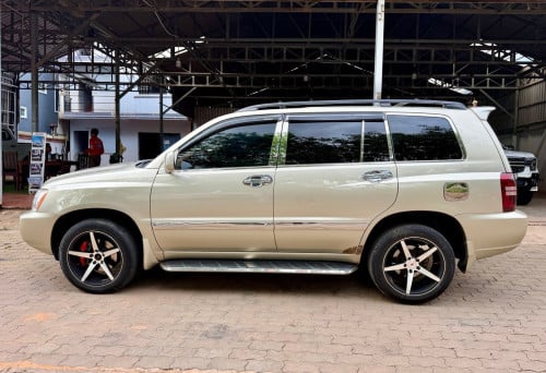 ឡានសំណុំស្អាត Highlander 2003 V6 ប៉ុង1 មីញ៉ែតMC
