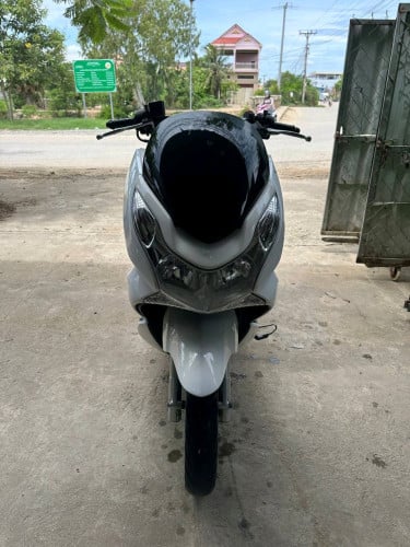 ម៉ូតូលក់ Honda PCX ឆ្នាំ 2011 លក់ តម្លៃ 660$