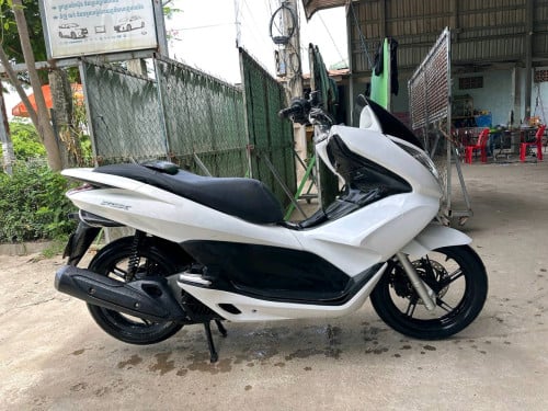 ម៉ូតូលក់ Honda PCX ឆ្នាំ 2011 លក់ តម្លៃ 660$