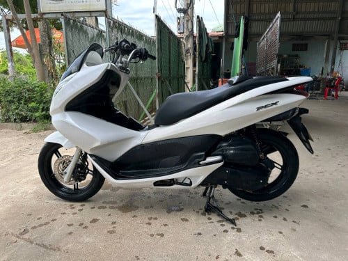 ម៉ូតូលក់ Honda PCX ឆ្នាំ 2011 លក់ តម្លៃ 660$