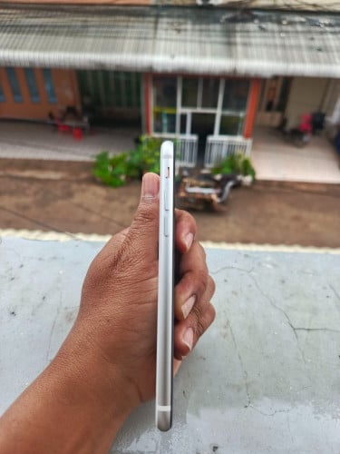 លក់ទូរស័ព្ទ iPhone SE2 មួយទឹកស្អាតសំណុំហ្ស៊ីន (iPhone SE for Sale)