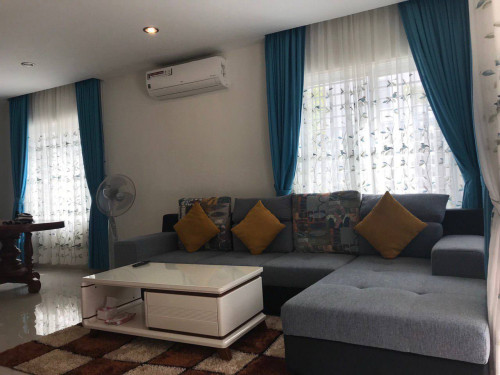 វីឡាកូនកាត់កែង LC2 ក្នុងបុរីប៉េងហួត បឹងស្នោរក្បែរសួនអឺរ៉ុប សម្រាប់ជួល