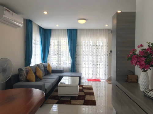 វីឡាកូនកាត់កែង LC2 ក្នុងបុរីប៉េងហួត បឹងស្នោរក្បែរសួនអឺរ៉ុប សម្រាប់ជួល