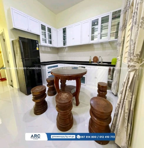 ផ្ទះអាជីវកម្មLEសម្រាប់ជួលនៅបុរី ប៉េងហួត ផ្សារប៉េសេ