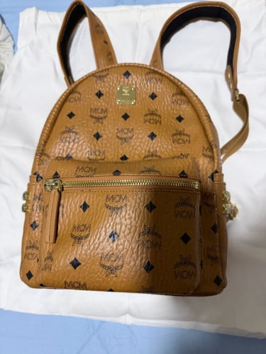 កាបូបស្ពាយ MCM