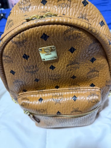 កាបូបស្ពាយ MCM