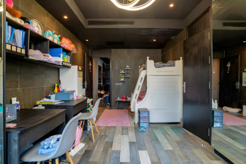 ๐
๐จ๐ซ ๐๐๐ง๐ญ: Stunning 2-Bed Apartment โ The Penthouse Residence, Tunle Bassac