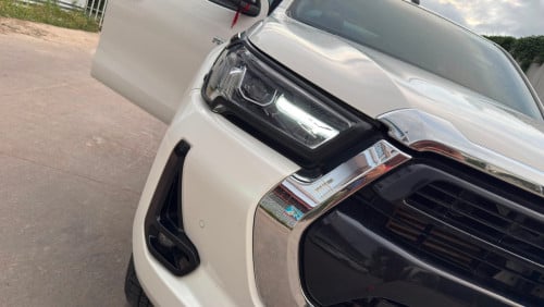 មហាថ្មី Toyota Hilux Revo V-edition 024 ហ្សុីន១ជុំ