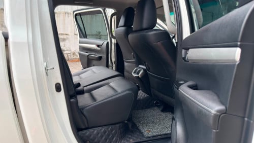 មហាថ្មី Toyota Hilux Revo V-edition 024 ហ្សុីន១ជុំ