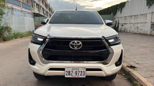 មហាថ្មី Toyota Hilux Revo V-edition 024 ហ្សុីន១ជុំ