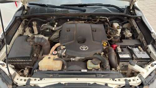 មហាថ្មី Toyota Hilux Revo V-edition 024 ហ្សុីន១ជុំ