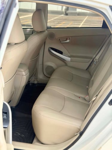 ឡានលក់ Toyota Prius 2011 option 5 full advance