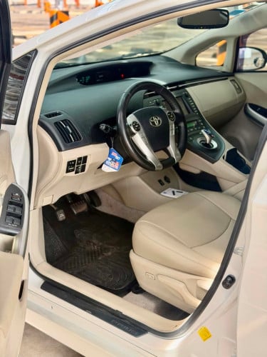 ឡានលក់ Toyota Prius 2011 option 5 full advance